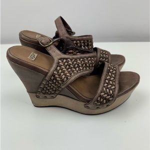 UGG AUSTRALIA ASSIA Weaved‎ Brown Tan LEATHER STRAPPY WEDGE HEELS SIZE 7